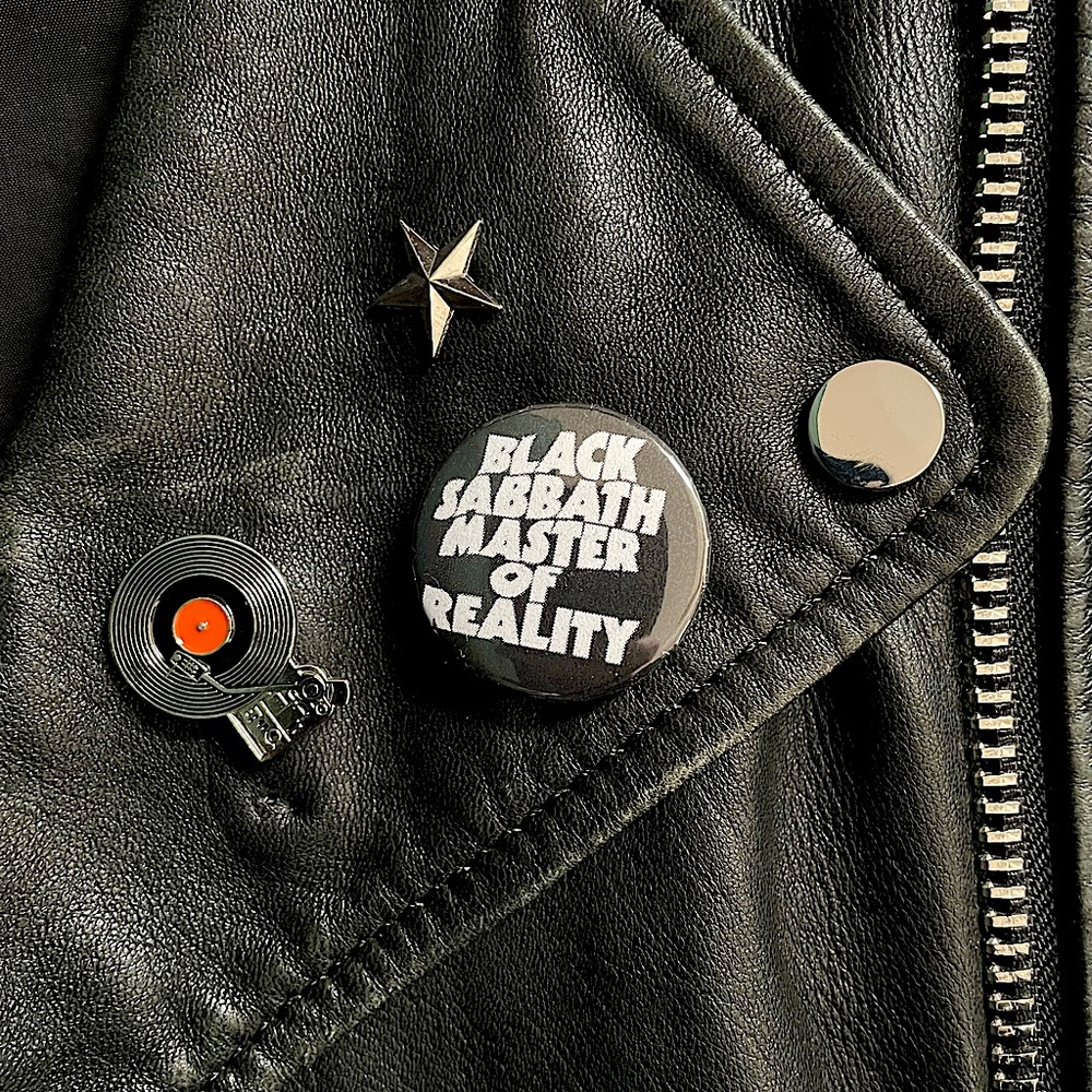 Black Sabbath button pin 🖤